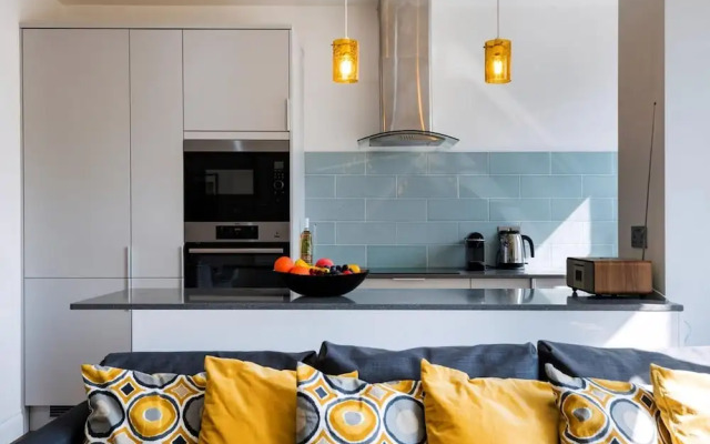 Bright and Modern Earls Court Gem