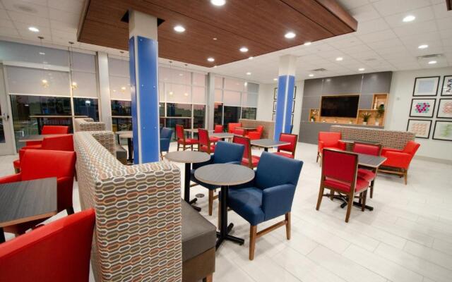 Holiday Inn Express & Suites Taylor by IHG