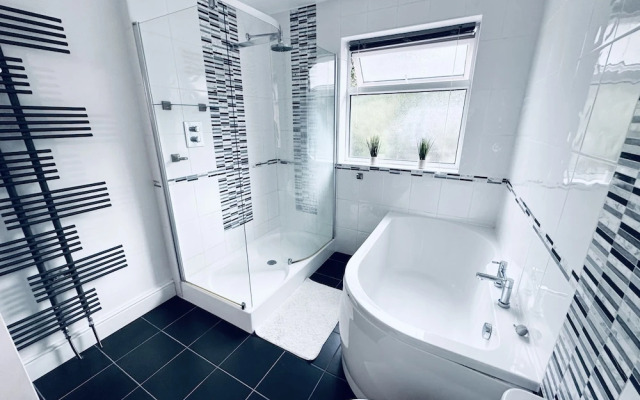 Impeccable 3-bed House in Nottingham Central