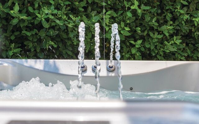 Amazing Home in Ravni with Hot Tub, WiFi & 1 Bedrooms