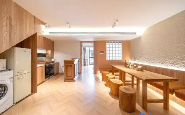 Zhu Li Moon Light Cloud Guest House (Zhujiajiao Branch)