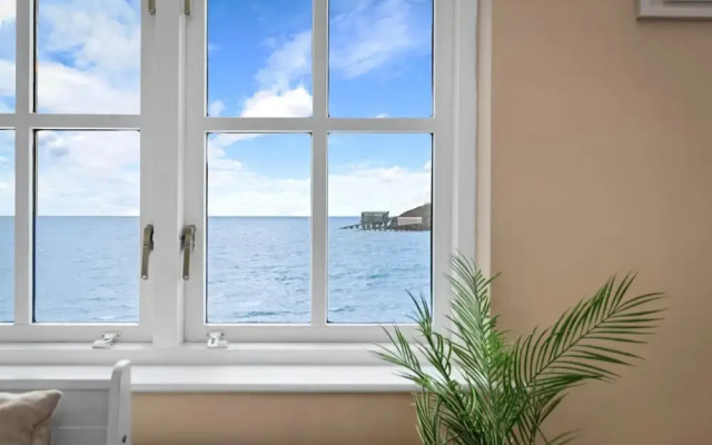 5 Sunny Cove - Direct Beach Access Sea Views