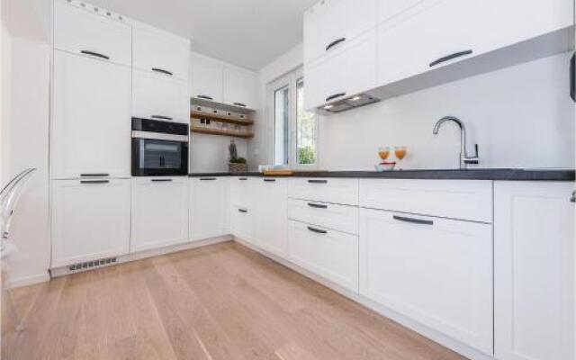 Four-Bedroom Holiday Home in Milna