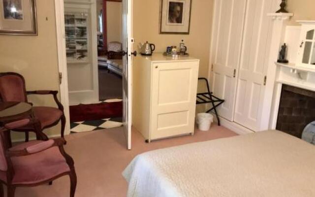 The Chalet Guesthouse And Studio