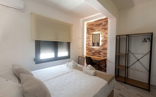 Salonikiou Beach Deluxe Apartments