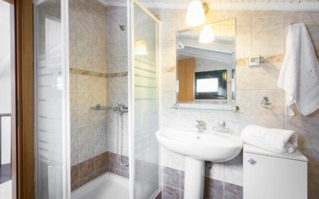 4bdr Beachfront House In Kalandra