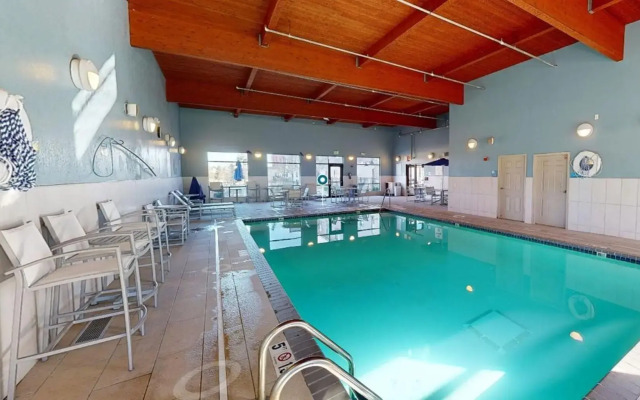 Holiday Inn Express & Suites Minneapolis – West End by IHG