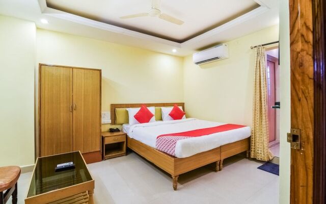 Flagship 41595 Gayatri Grand
