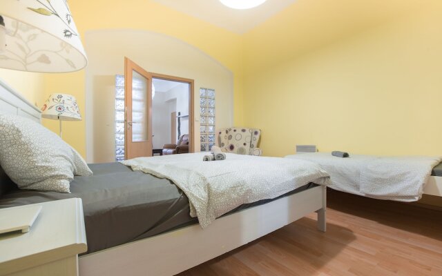 Premier Apartment near Museum