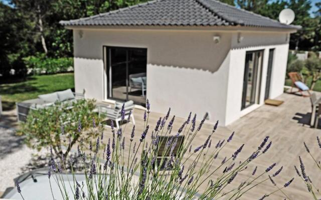 Villa-jacuzzi-1chb-jardin-10minsAixEnPce-QuartierChic