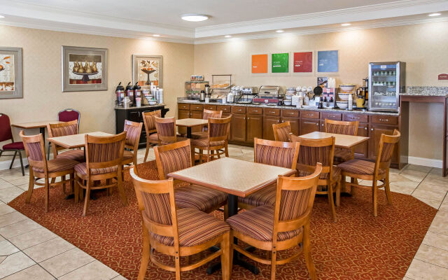 Comfort Inn Hebron-Lowell Area