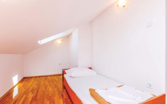 Amazing Home in Dramalj With Wifi and 3 Bedrooms