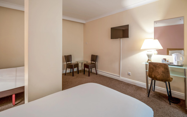 Britannia Sachas Hotel
