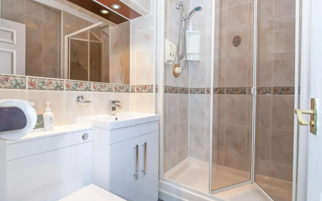 Beaumont House with FREE off-site Health Club - Adults Only