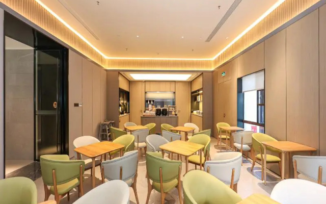 Ji Hotel Qingshan Lake Hongdu North Avenue