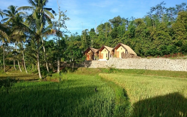 Aryasuta Bungalow
