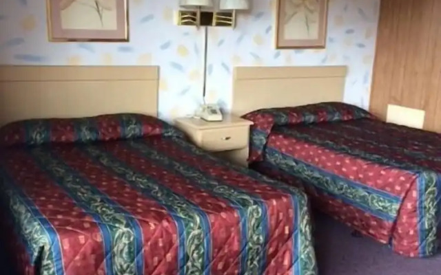 MacThrift Motor Inn