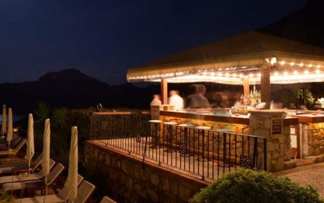 Dionysos Hotel