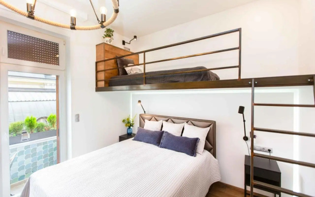 Premium Rooms by Hi5 - Style at the Comedy Theater