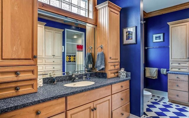 The Boat - 8 Br Home