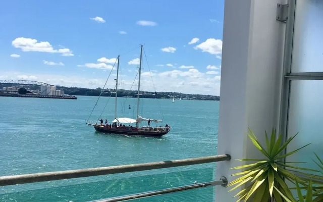 1BR Princes Wharf Seaview Apartment