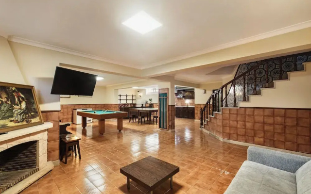Residential Cul-de-sac Walking Distance to Centre, Private Pool, Free AC & Wifi