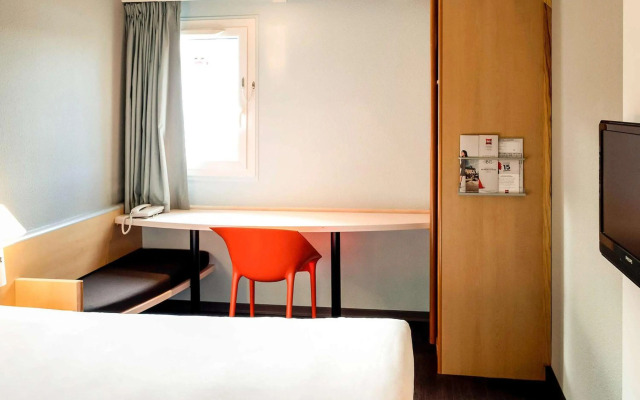 ibis Dieppe Val Druel