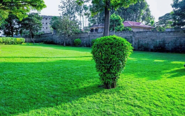 4 Tee's Hotel Rongai