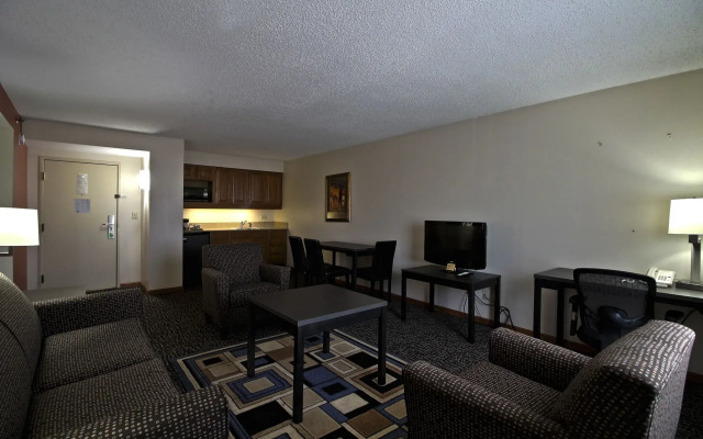 Chicago Club Inn & Suites