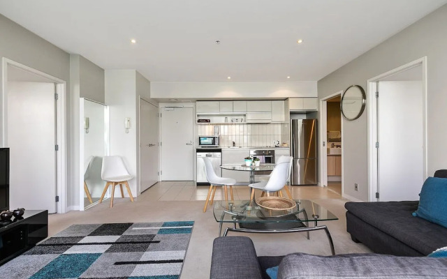 Zodiaks 2 Bedroom Apartment Pool Gym Parking