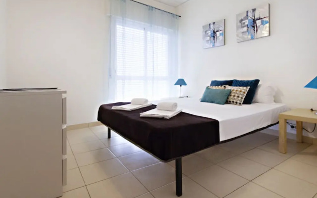 Bluesky in Faro With 1 Bedrooms and 1 Bathrooms