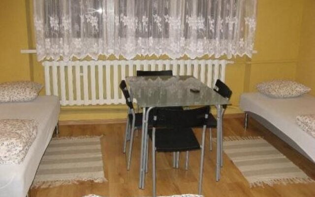 Hostel 365