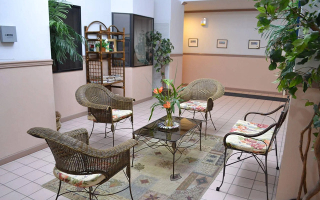 West Plaza Hotel Desekel