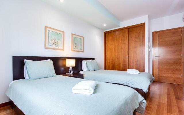 Spacious 2 bedroom apartment Baía da Luz