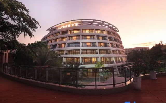 Xinjiang Plaza Holiday Hotel