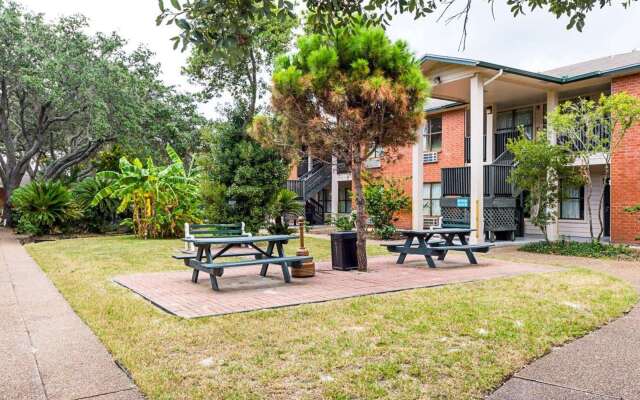 Econo Lodge Inn & Suites Fulton - Rockport