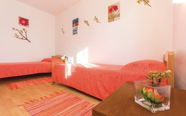 Stunning Home in Liznjan With Wifi and 2 Bedrooms