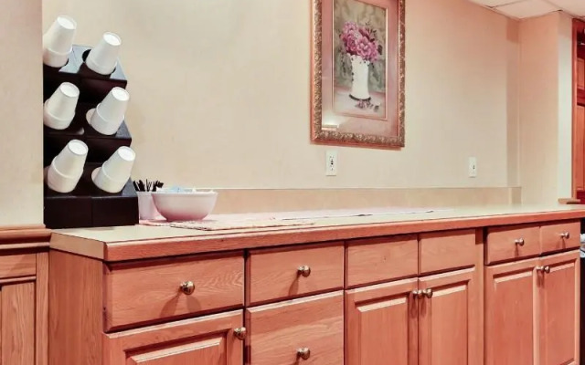 The View Inn & Suites