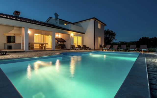 Villa in Nedešcina With Private Pool