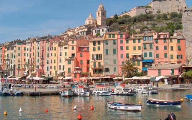 Casetta Romantica Viola Lerici