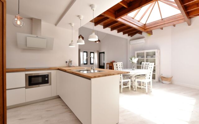 Sunny Bungalow in front of sea