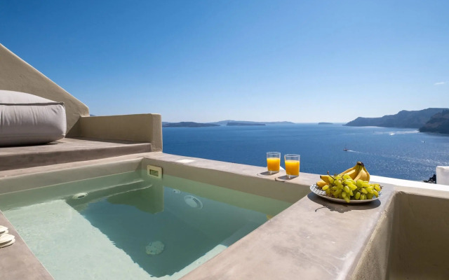 SantorOia Luxury Suites