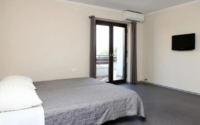 Spacious Izola Apartment SL