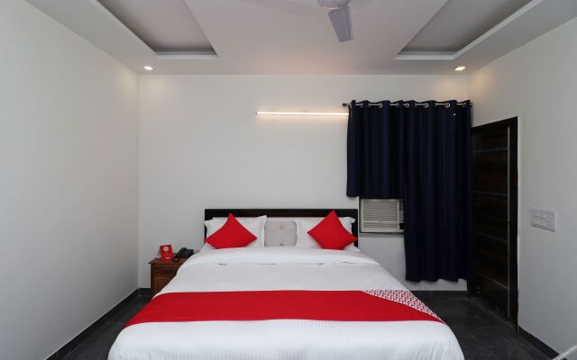 OYO 28576 Laxmi Residency