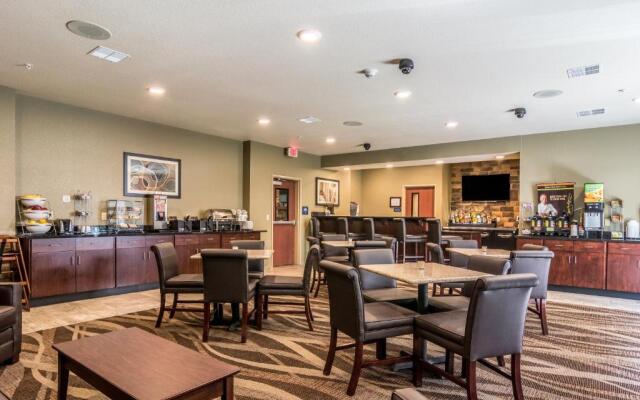 Cobblestone Hotel & Suites - Greenville