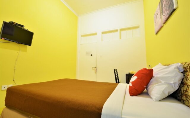 ZEN Rooms Basic Near Pasar Baru