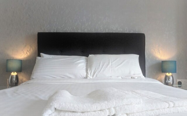 Beautiful 3 Bed Apartment in Media City