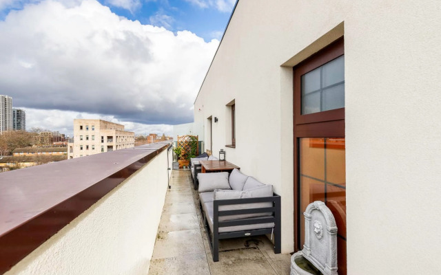 City View Spacious 2 Bedroom Penthouse