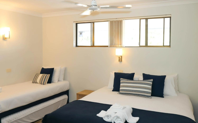 Smugglers on the Beach – Guest Rooms – Korora