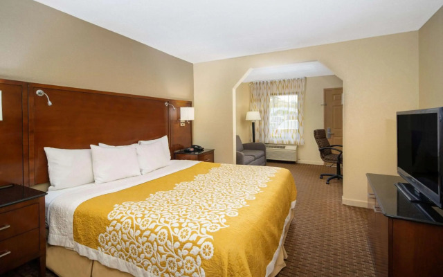 Historic Whispering Woods Hotel & Conference Center